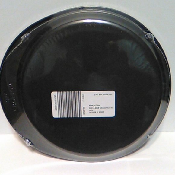 Nwt 8 inch Pizza Pan 2piece set - Picture 3 of 4